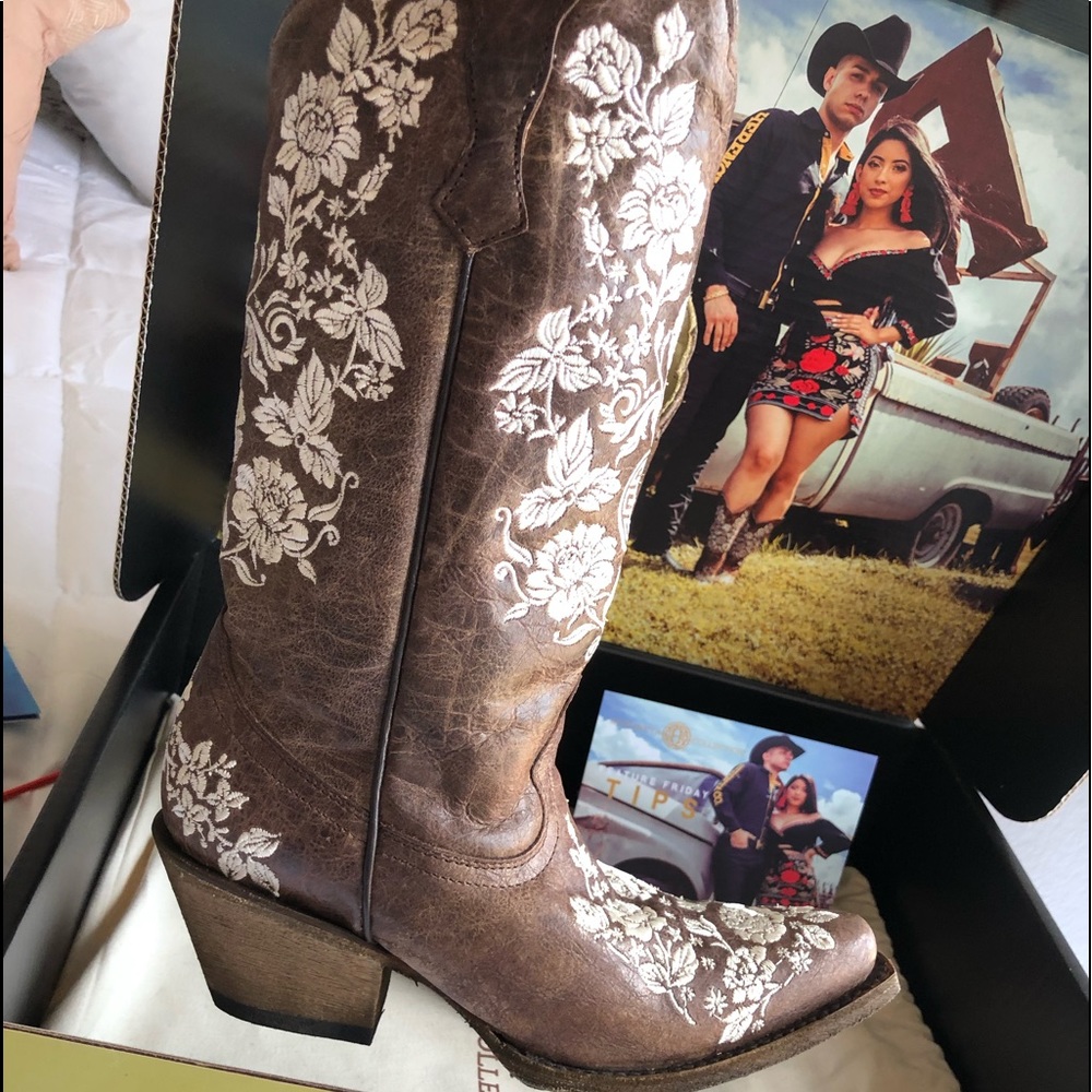 Boots - Picture 5 of 6